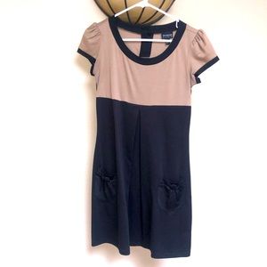 En Focus Studio two toned dress, cute pocket detail. Size 4 / S